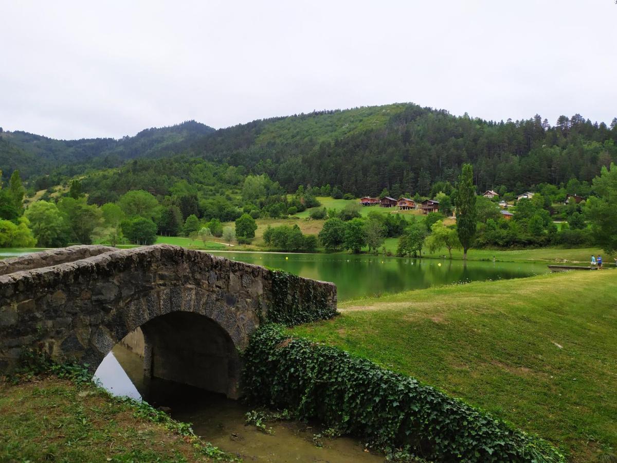 Belle Maison Proche De La Ville Et Du Lac Belcaire Екстериор снимка